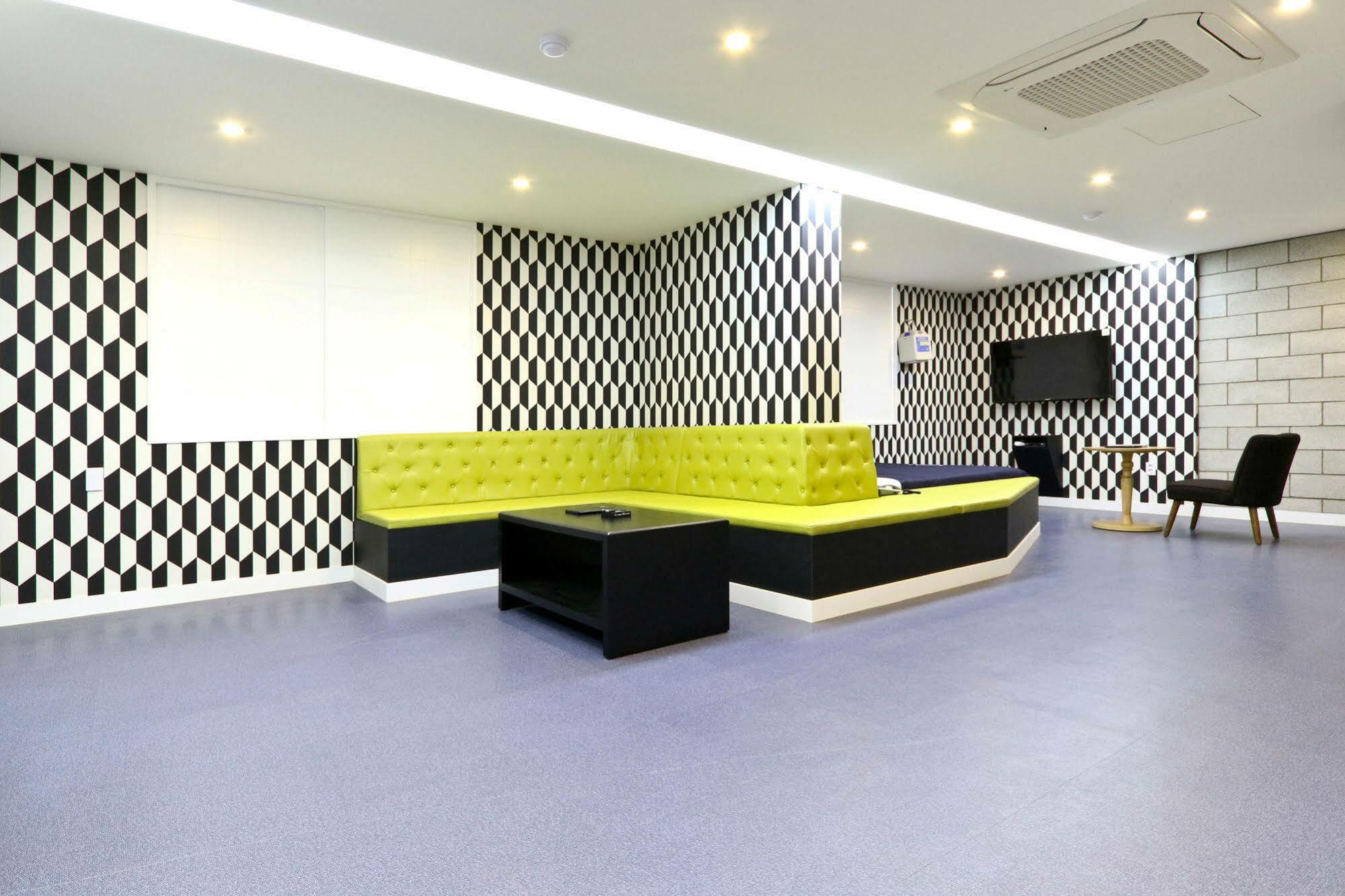 Hotel Home Пусан Екстериор снимка